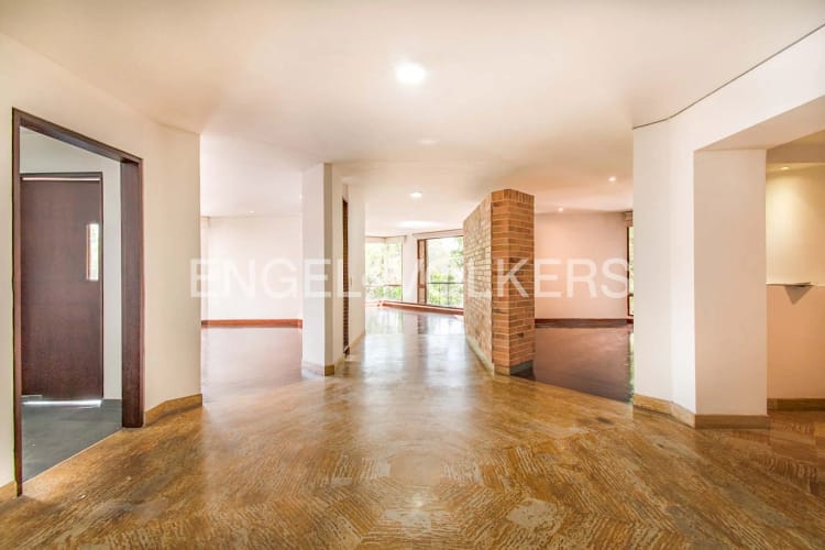 Apartamento de 3 alcobas en venta en La Cabrera, Bogotá, 207 m² · foto 5 de 17