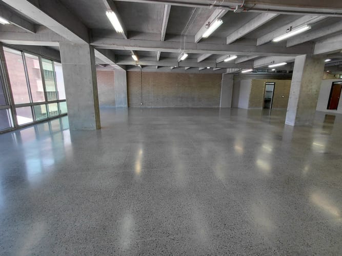Oficina en arriendo en Guayabal, Medellín, 351 m² · foto 2 de 15