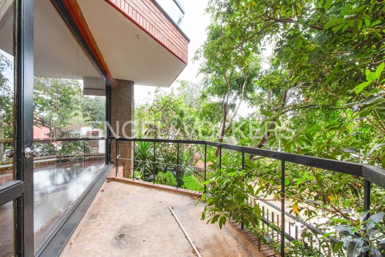 Apartamento de 3 alcobas en venta en La Cabrera, Bogotá, 207 m² · foto 4 de 17