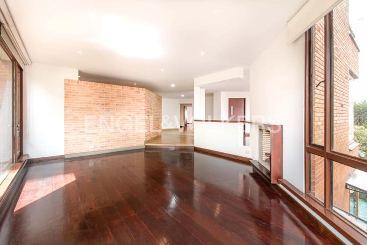 Apartamento de 3 alcobas en venta en La Cabrera, Bogotá, 207 m² · foto 2 de 17