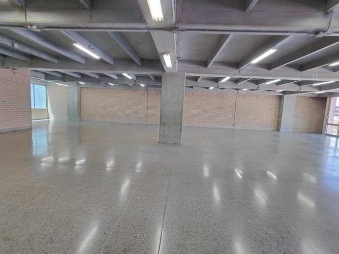 Oficina en arriendo en Guayabal, Medellín, 351 m² · foto 8 de 15