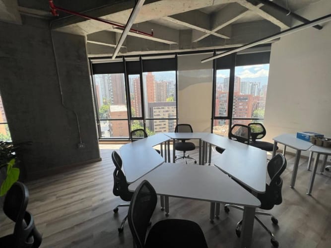 Oficina en arriendo en Los Balsos, Medellín, 410 m² · foto 2 de 24