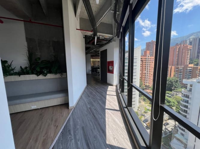 Oficina en arriendo en Los Balsos, Medellín, 410 m² · foto 4 de 24