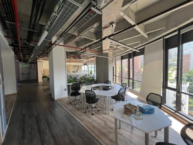 Oficina en arriendo en Los Balsos, Medellín, 410 m² · foto 6 de 24