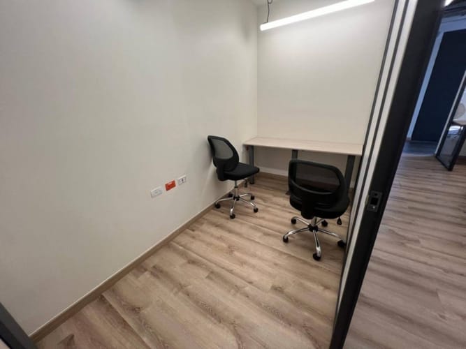 Oficina en arriendo en Los Balsos, Medellín, 410 m² · foto 7 de 24