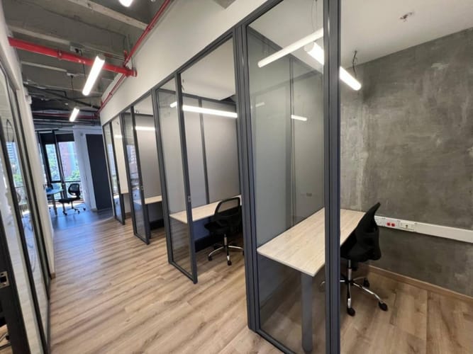 Oficina en arriendo en Los Balsos, Medellín, 410 m² · foto 8 de 24