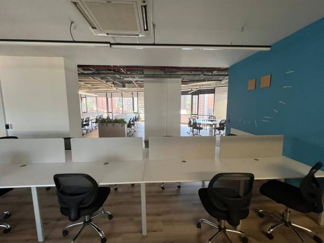 Oficina en arriendo en Los Balsos, Medellín, 410 m² · foto 24 de 24