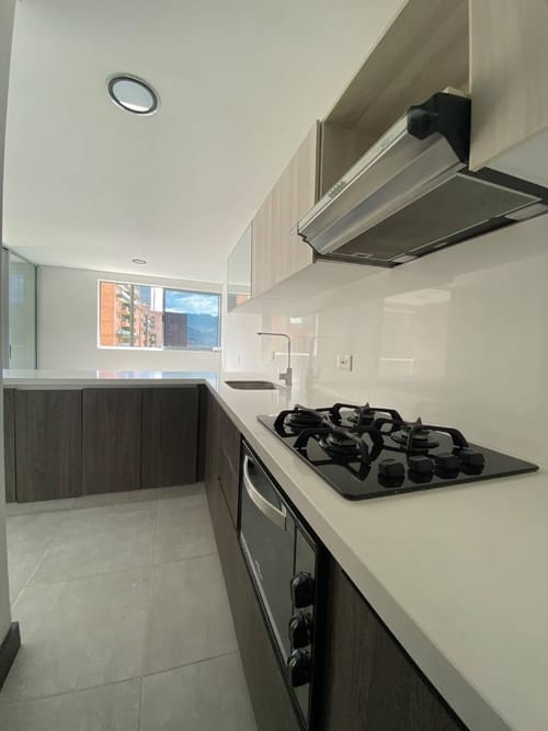 Apartamento de 2 alcobas en arriendo en Ciudad Del Río, Medellín, 84 m² · foto 12 de 24