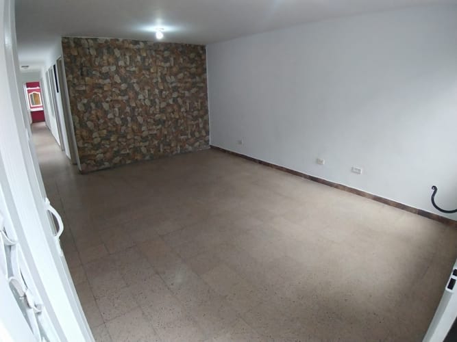 Casa de 4 alcobas en venta en Robledo, Medellín, 140 m² · foto 2 de 24