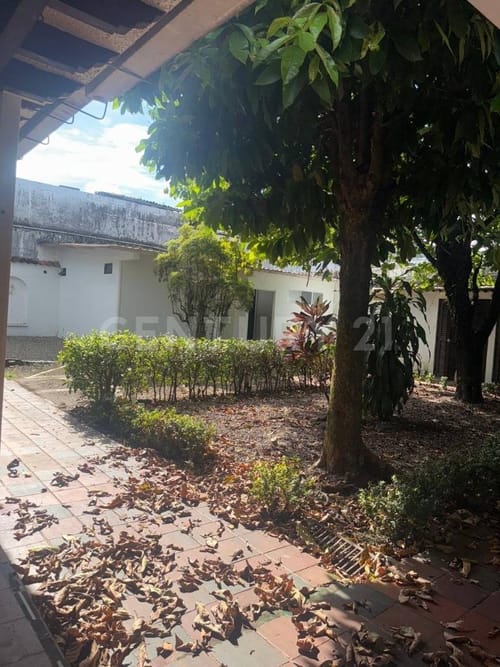 Casa de 14 alcobas en arriendo en Barzal Bajo Sur, Villavicencio, 350 m² · foto 3 de 10