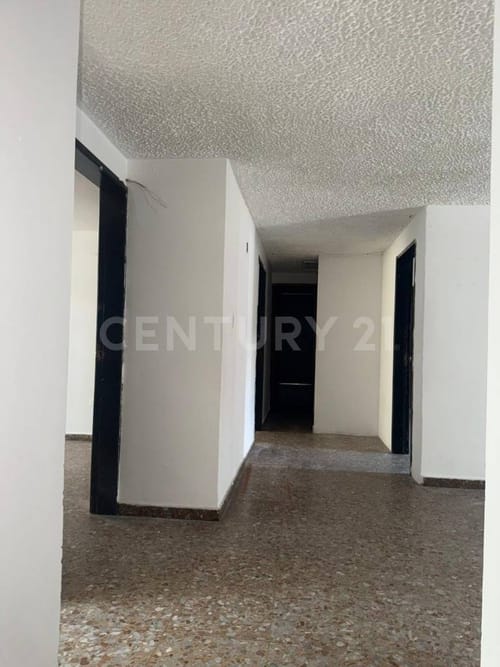 Casa de 14 alcobas en arriendo en Barzal Bajo Sur, Villavicencio, 350 m² · foto 4 de 10