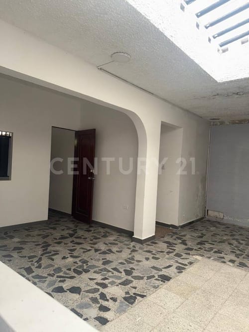 Casa de 14 alcobas en arriendo en Barzal Bajo Sur, Villavicencio, 350 m² · foto 8 de 10