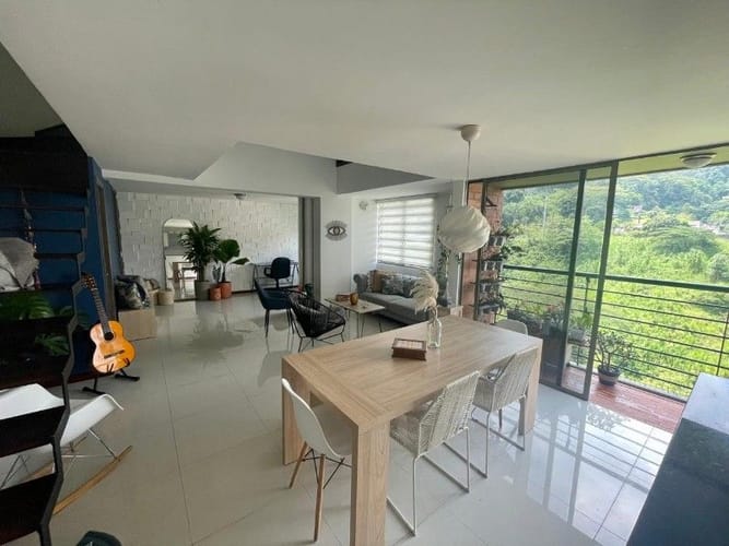 Apartamento de 2 alcobas en arriendo en El Poblado, Medellín, 101 m² · foto 6 de 14