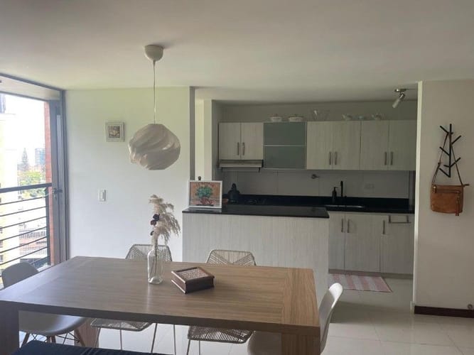 Apartamento de 2 alcobas en arriendo en El Poblado, Medellín, 101 m² · foto 7 de 14