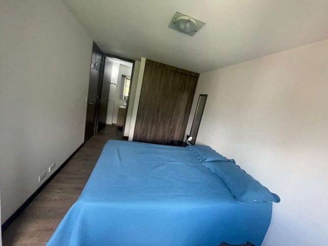 Apartamento de 2 alcobas en arriendo en El Poblado, Medellín, 101 m² · foto 13 de 14