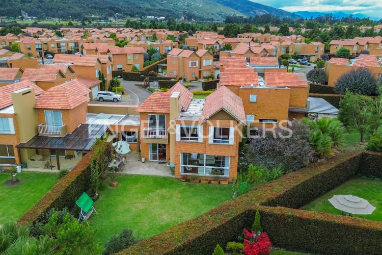 Casa de 3 alcobas en arriendo en Cc Fontanar, Chía, 235 m² · foto 17 de 18