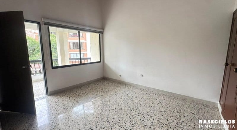Apartamento de 3 alcobas en arriendo en Laureles, Medellín, 100 m² · foto 2 de 11
