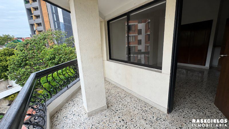 Apartamento de 3 alcobas en arriendo en Laureles, Medellín, 100 m² · foto 3 de 11