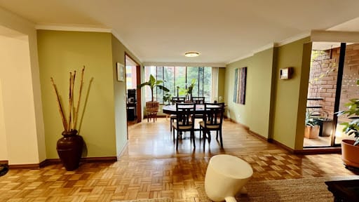 Apartamento de 3 alcobas en arriendo en La Aguacatala, Medellín, 150 m² · foto 2 de 24
