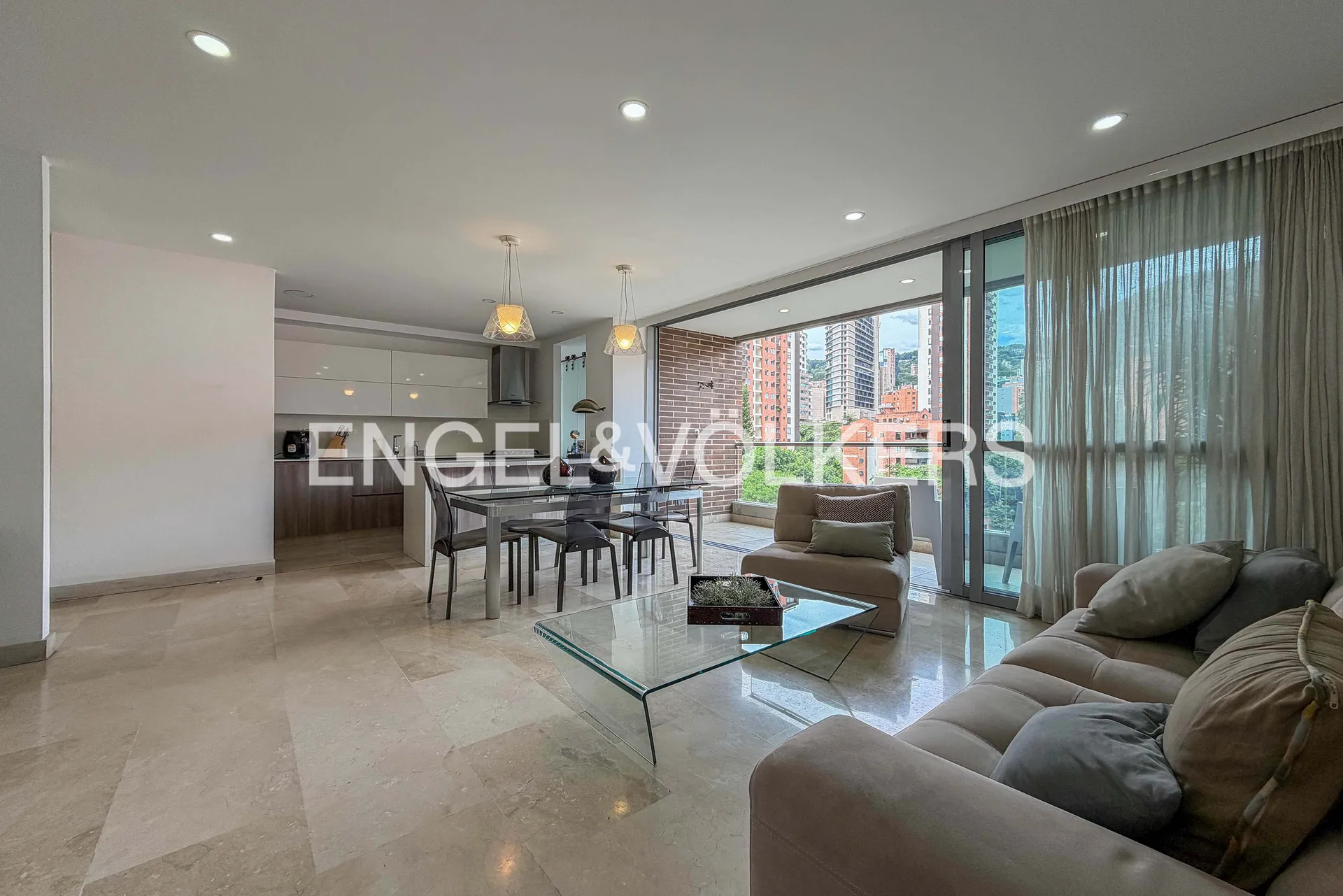 Apartamento en arriendo en Lalinde, Medellín · foto 2 de 18