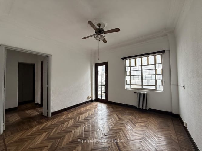 Amplio Apartamento Muy Pròximo a Universidad ORT con Garaje y balcòn · Photo 3
