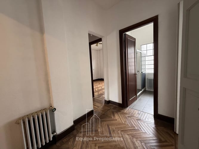 Amplio Apartamento Muy Pròximo a Universidad ORT con Garaje y balcòn · Photo 6