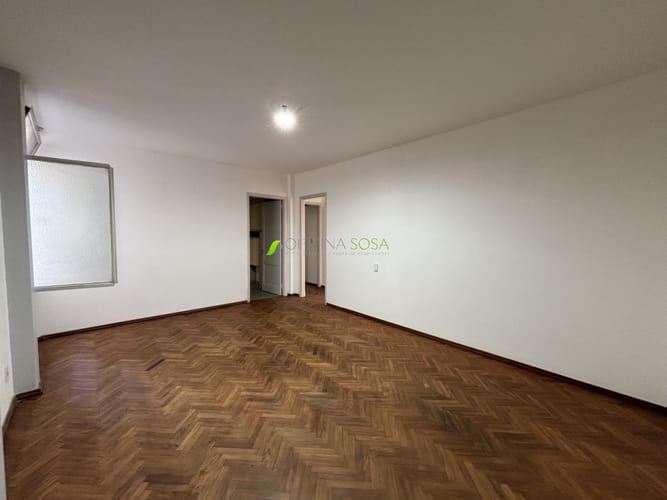 Oficina Sosa Prado - Mercedes y Rondeau ampllio apartamneto de 3 dormitorios y 2 baños al frente con balcon · Foto 3