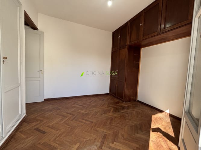 Oficina Sosa Prado - Mercedes y Rondeau ampllio apartamneto de 3 dormitorios y 2 baños al frente con balcon · Foto 8