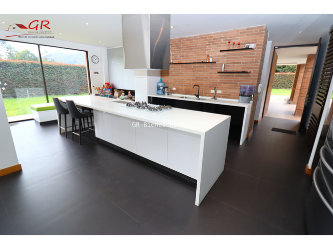 Casa de 4 alcobas en arriendo en Pueblo Viejo, Cota, 514 m² · foto 8 de 24