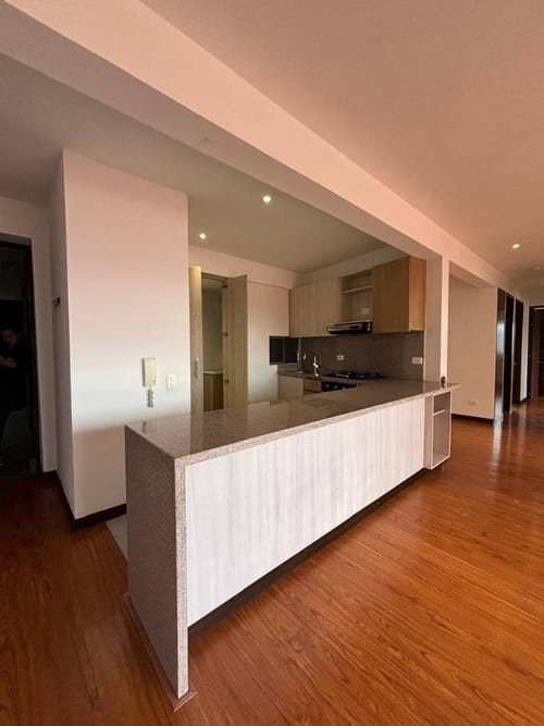 Apartamento de 3 alcobas en venta en Colina Campestre, Bogotá, 108 m² · foto 2 de 23
