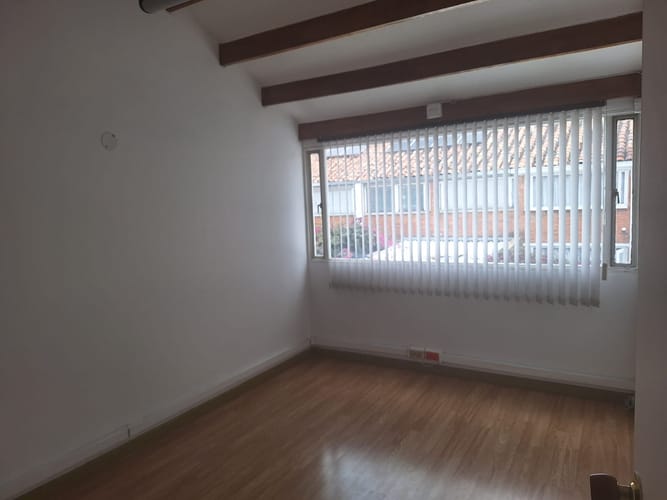 Casa de 5 alcobas en arriendo en Alhambra, Bogotá, 230 m² · foto 4 de 12