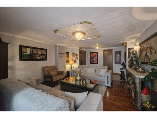 Apartamento de 3 alcobas en venta en Castropol, Medellín, 224 m² · foto 3 de 24