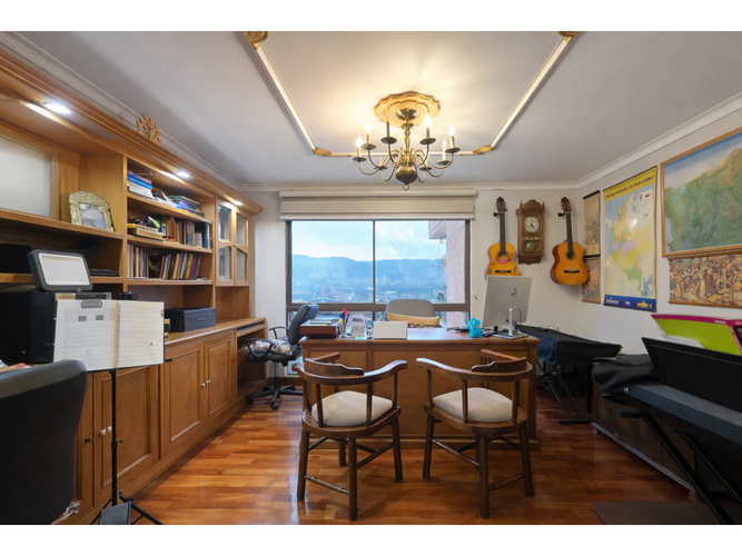 Apartamento de 3 alcobas en venta en Castropol, Medellín, 224 m² · foto 4 de 24
