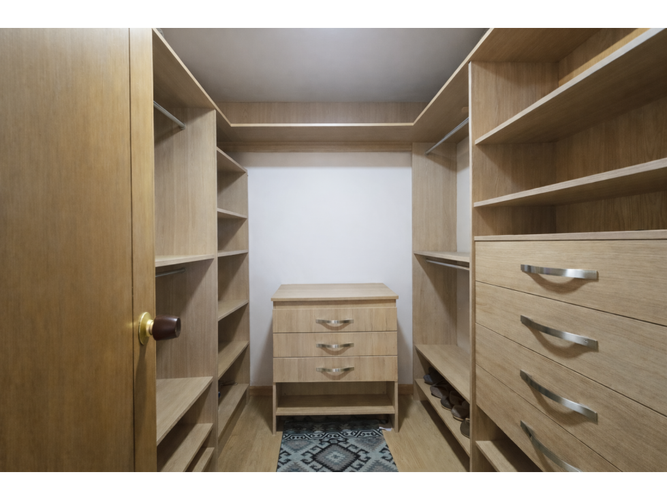Apartamento de 3 alcobas en venta en Castropol, Medellín, 224 m² · foto 8 de 24