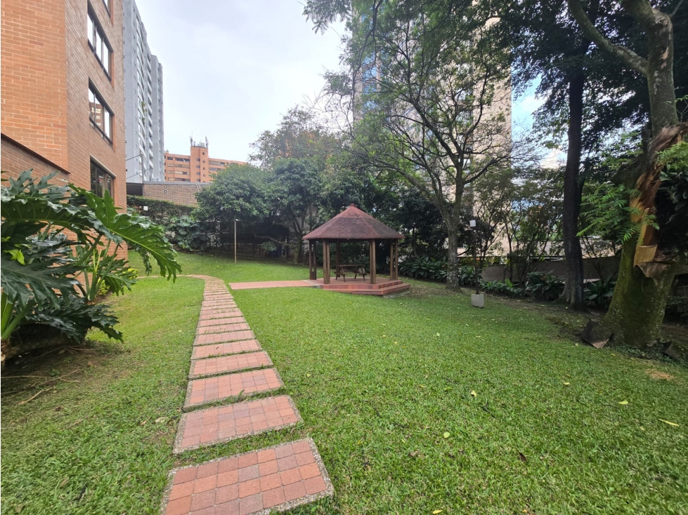 Apartamento de 3 alcobas en venta en Castropol, Medellín, 224 m² · foto 10 de 24