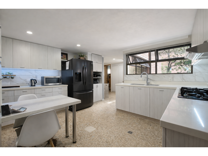 Apartamento de 3 alcobas en venta en Castropol, Medellín, 224 m² · foto 16 de 24