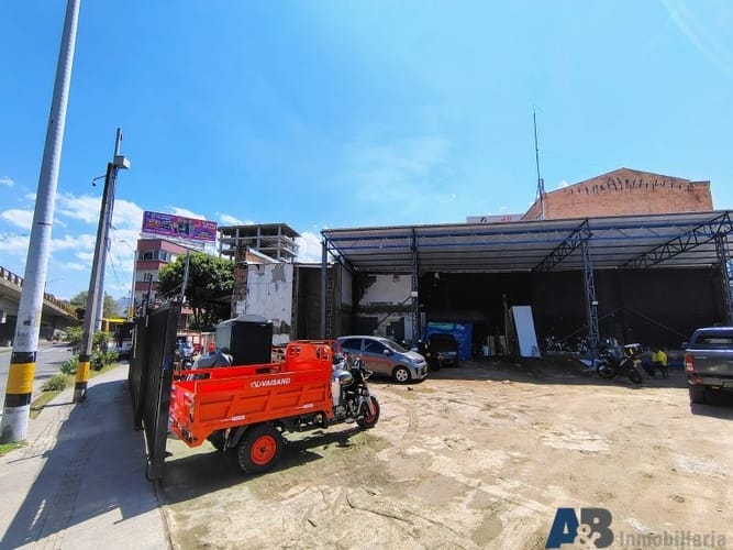 Local en arriendo en Conquistadores, Medellín, 420 m² · foto 2 de 9