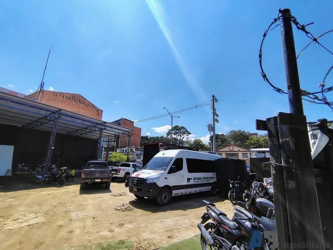 Local en venta en Conquistadores, Medellín, 420 m² · foto 5 de 9