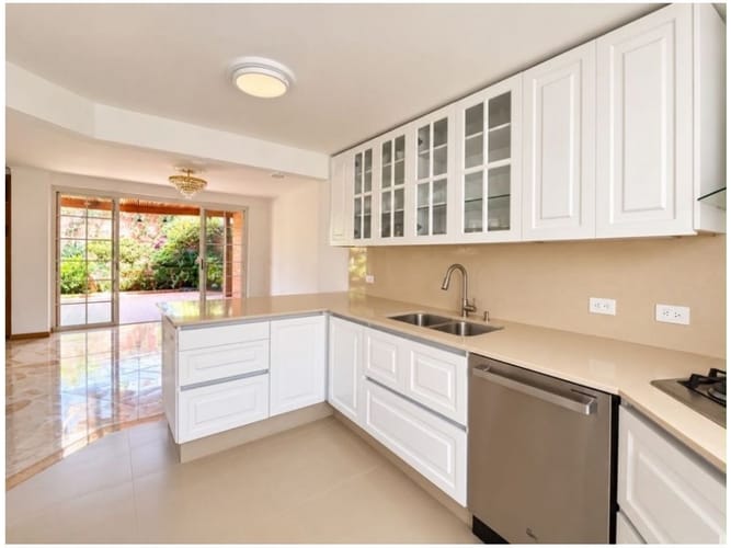 Casa de 4 alcobas en venta en Loma Del Escobero, Envigado, 182 m² · foto 8 de 21