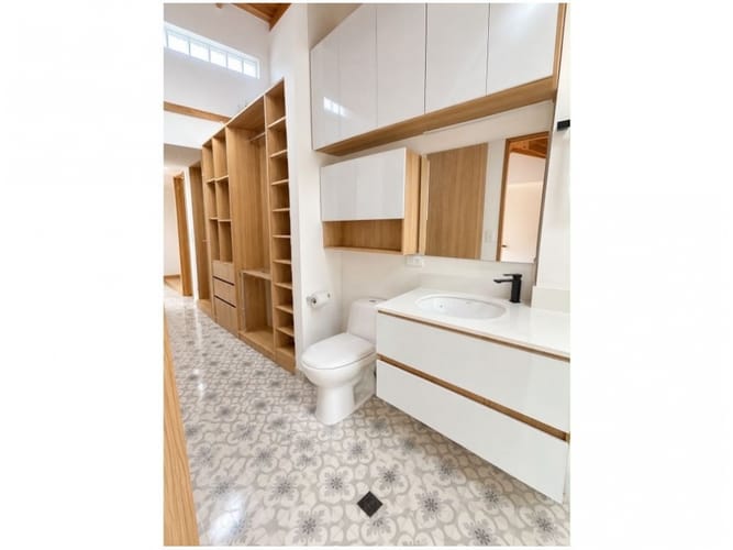 Casa de 4 alcobas en venta en Loma Del Escobero, Envigado, 182 m² · foto 9 de 21
