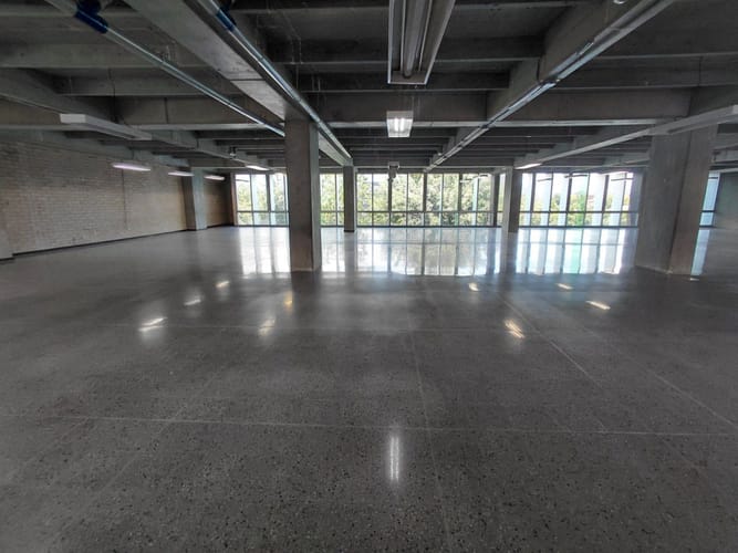 Oficina en arriendo en Guayabal, Medellín, 596 m² · foto 2 de 16