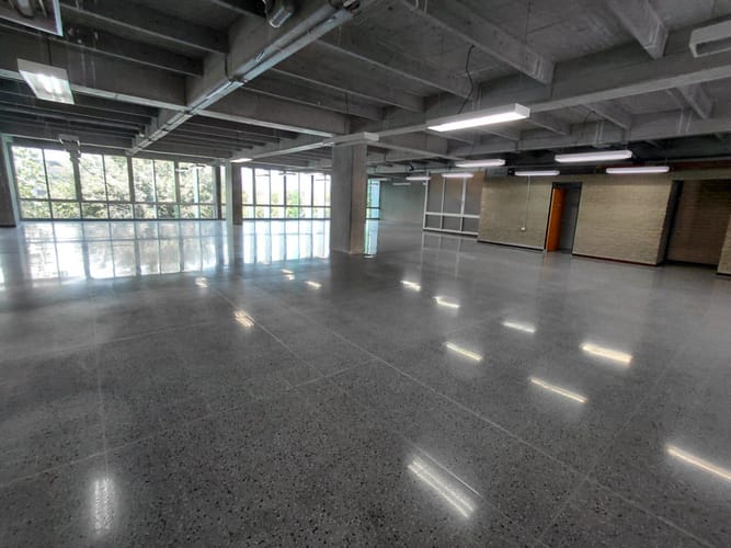 Oficina en arriendo en Guayabal, Medellín, 596 m² · foto 3 de 16
