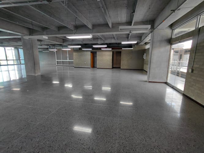 Oficina en arriendo en Guayabal, Medellín, 596 m² · foto 4 de 16