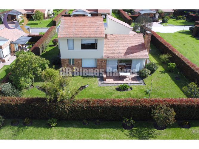 Casa de 3 alcobas en arriendo en Rozo, Cota, 257 m² · foto 2 de 24