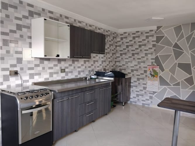 Casa de 2 alcobas en venta en Campo Valdes No.2, Medellín, 69 m² · foto 2 de 9
