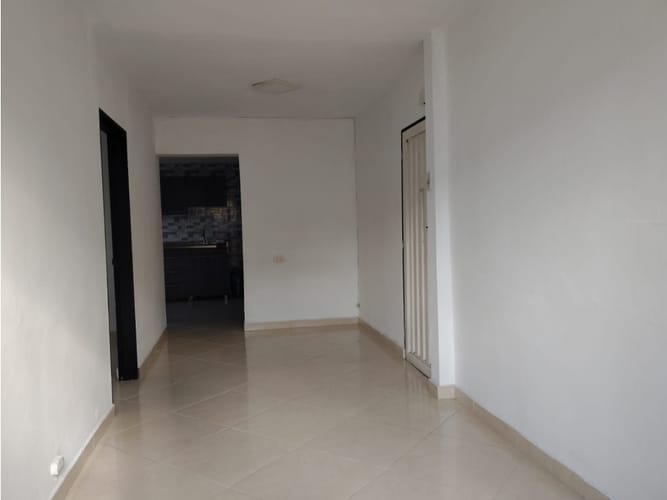 Casa de 2 alcobas en venta en Campo Valdes No.2, Medellín, 69 m² · foto 4 de 9