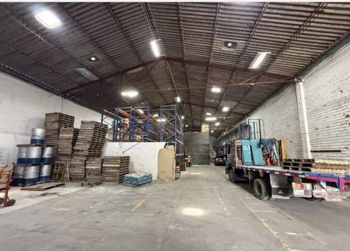 Bodega en arriendo en Suramérica, Itagüí, 920 m² · foto 2 de 10