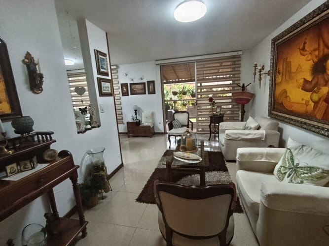 Casa de 6 alcobas en venta en El Castillo, Jamundí, 180 m² · foto 3 de 24