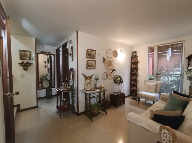 Casa de 6 alcobas en venta en El Castillo, Jamundí, 180 m² · foto 4 de 24
