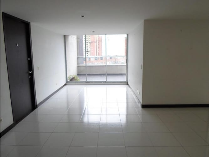 Apartamento de 3 alcobas en arriendo en Asomadera No.2, Medellín, 150 m² · foto 2 de 19